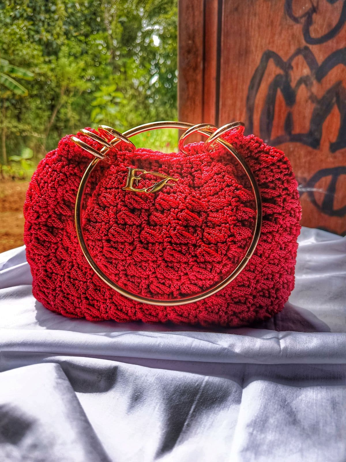 Élan Fibre Scarlet Bloom Crochet Handbag – Luxury Gold Handle Edition