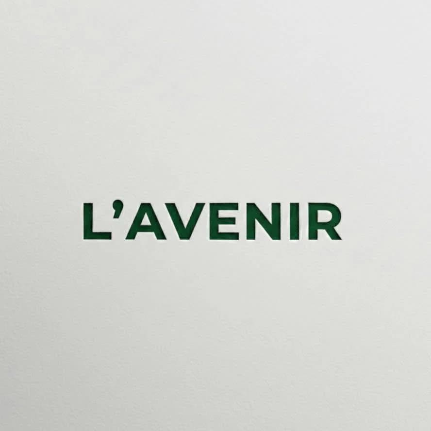 L'AVENIR Banner