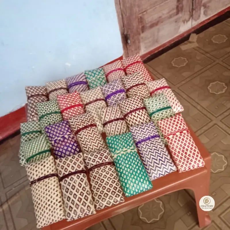 Handwoven Reed Hambiliya Purse – Traditional Sri Lankan Pan Craft